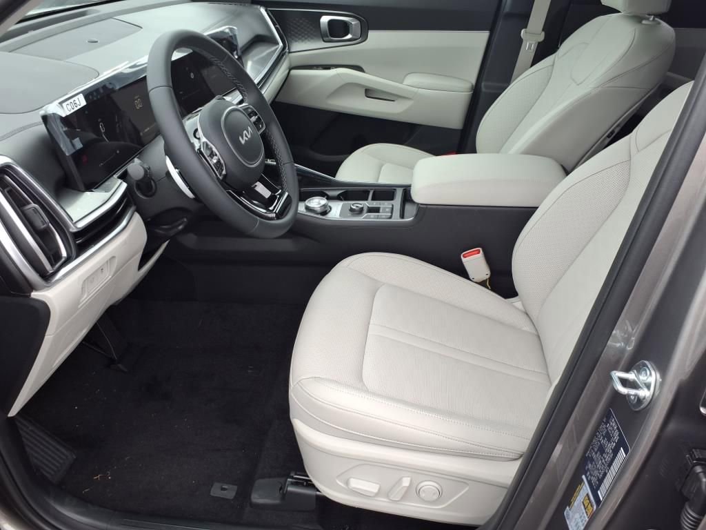 New 2025 Kia Sorento EX image 10