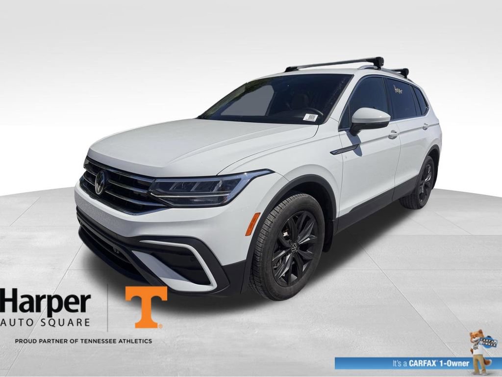 Used 2024 Volkswagen Tiguan SE w/ Panoramic Sunroof Package AWD/4WD image 1