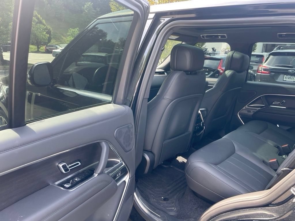 Certified 2025 Land Rover Range Rover SE AWD/4WD image 11