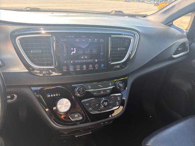 Used 2018 Chrysler Pacifica Touring-L Plus FWD image 9