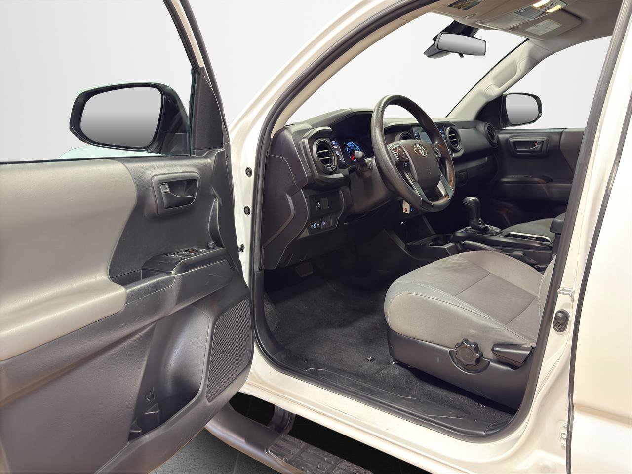 Used 2022 Toyota Tacoma SR AWD/4WD image 14