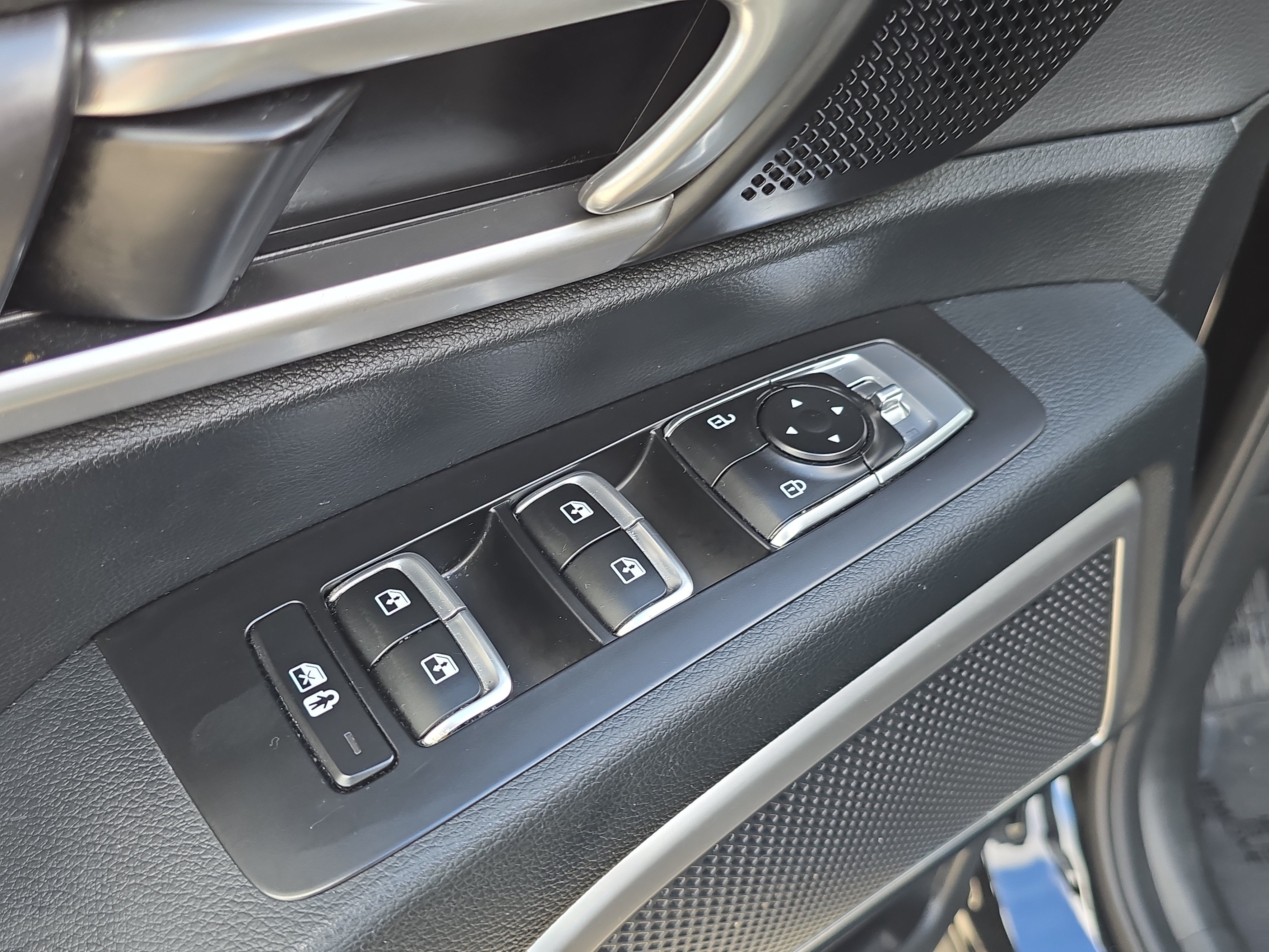 Certified 2024 Kia Telluride S w/ S Sunroof Package FWD image 20