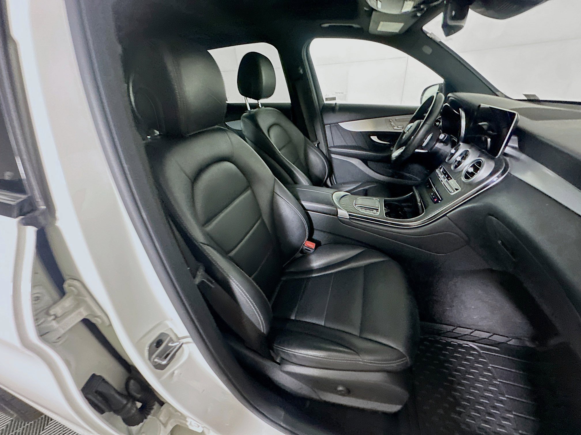 Used 2022 Mercedes-Benz GLC 300 image 30