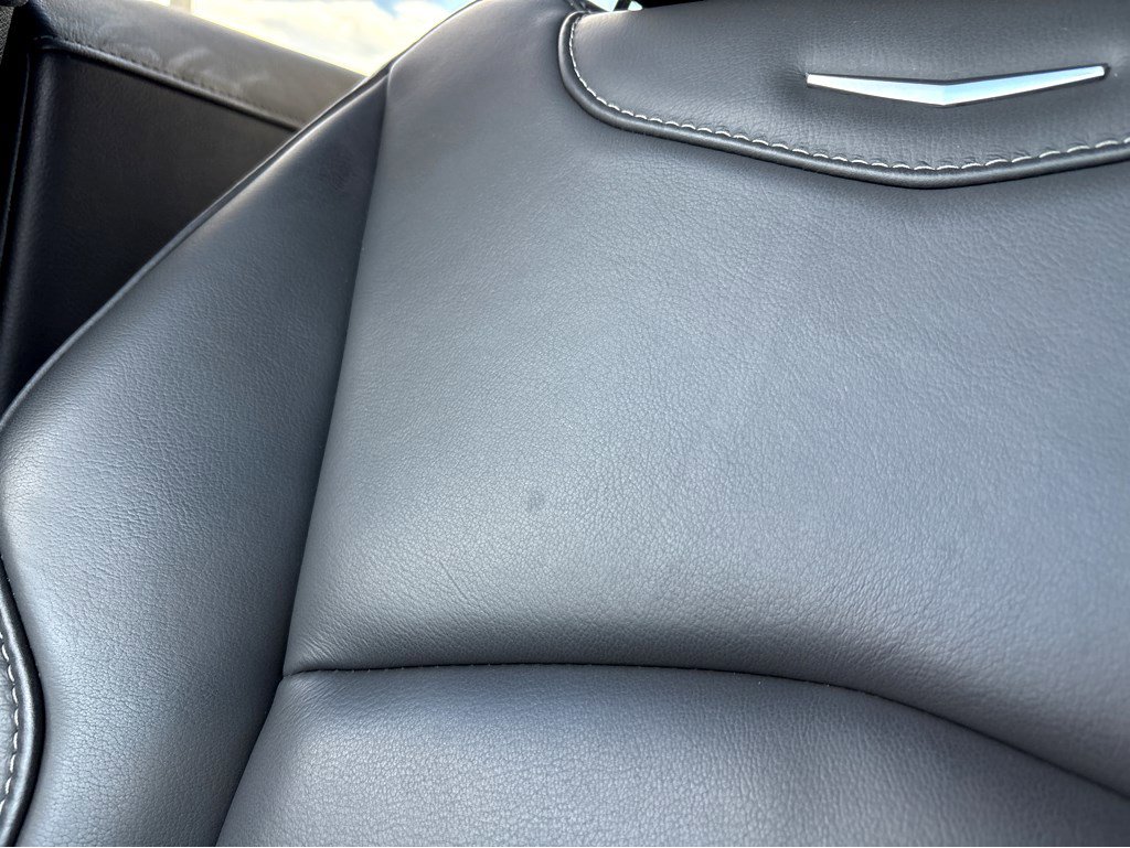 Used 2025 Cadillac XT4 Premium Luxury image 5