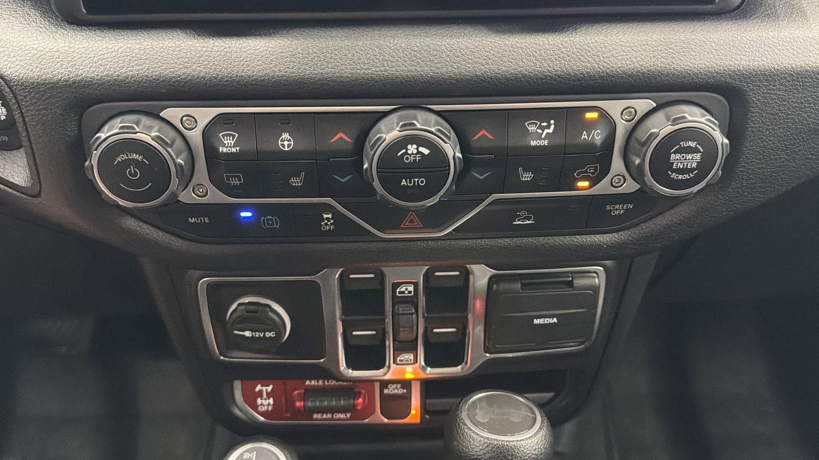 Used 2024 Jeep Wrangler Unlimited AWD/4WD image 23