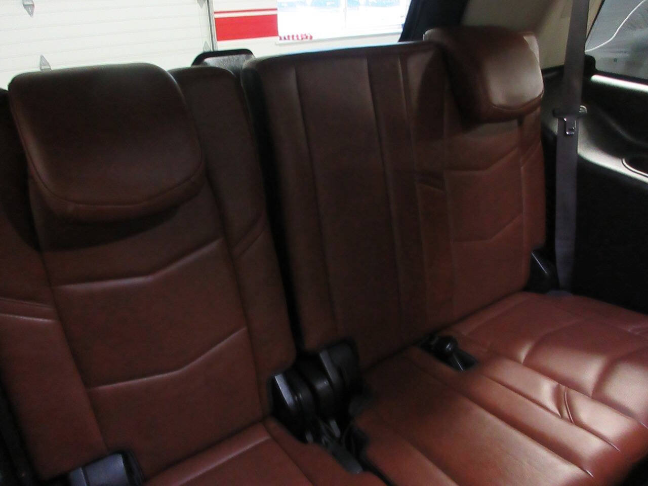 Used 2017 Cadillac Escalade Luxury AWD/4WD image 21