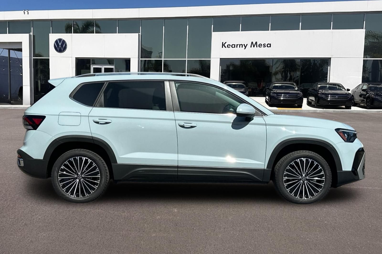 New 2026 Volkswagen Taos SE FWD image 3