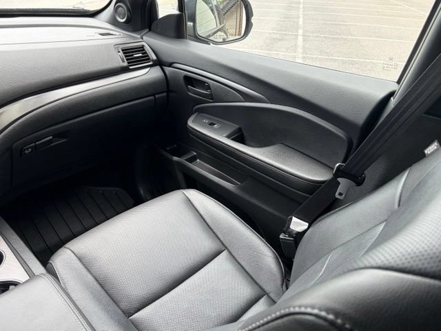 Certified 2025 Honda Passport EX-L image 35