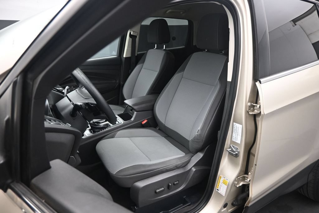 Certified 2017 Ford Escape SE w/ Equipment Group 201A FWD image 9