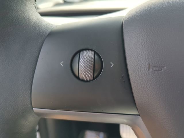 Used 2022 Tesla Model Y Performance AWD/4WD image 28