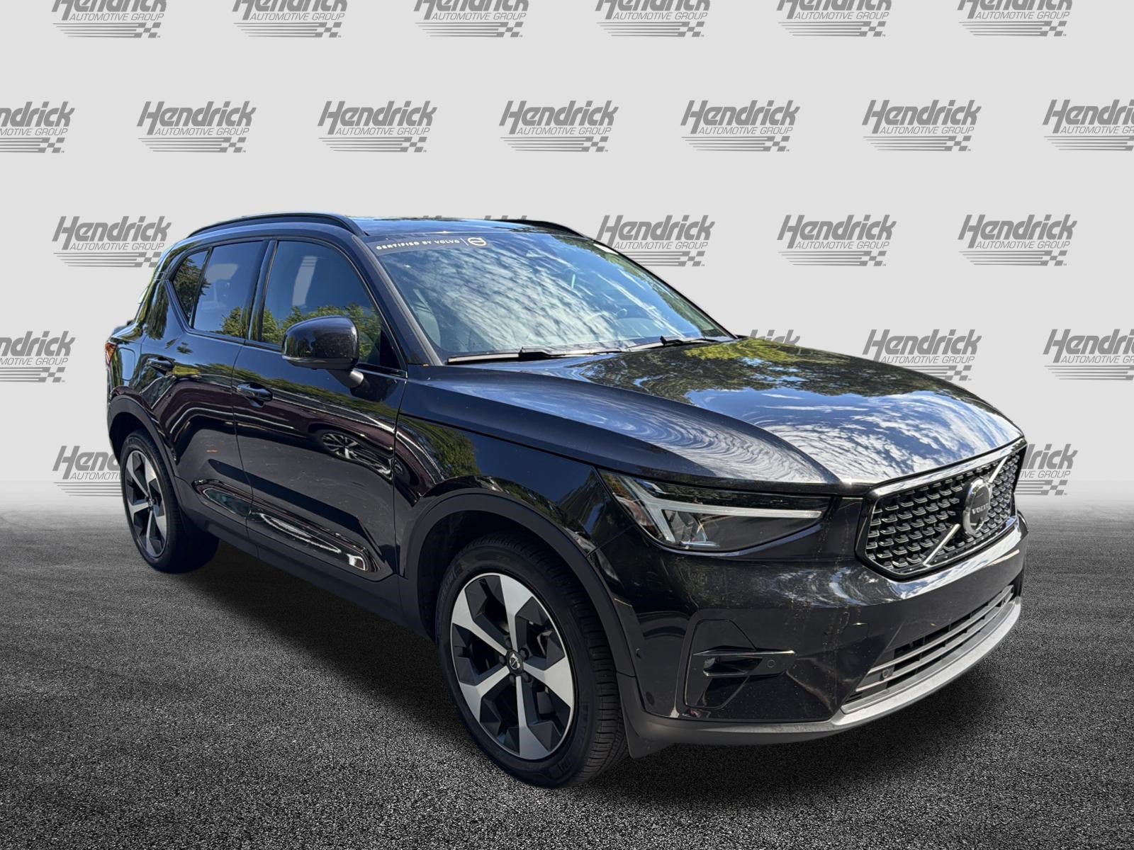 Used 2025 Volvo XC40 B5 Plus AWD/4WD image 2