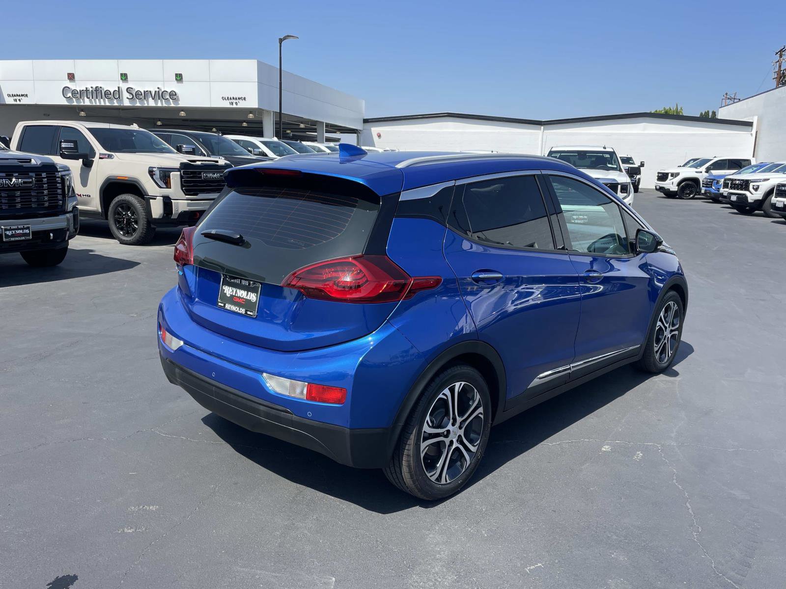 Used 2019 Chevrolet Bolt Premier w/ Infotainment Package FWD image 5