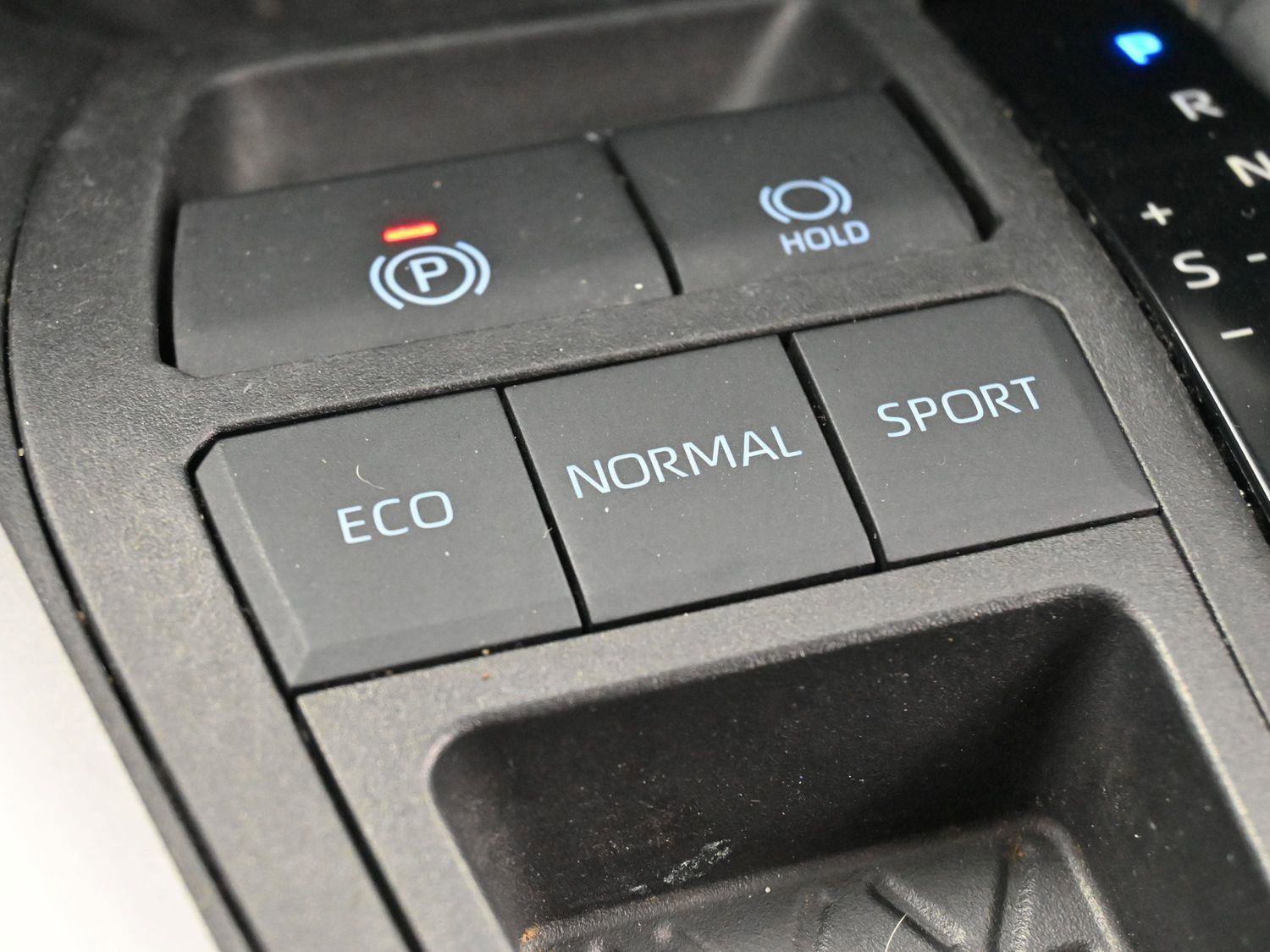 Used 2022 Toyota RAV4 XLE w/ Convenience Package image 27