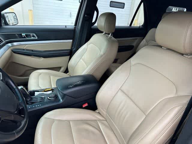 Used 2017 Ford Explorer XLT w/ Equipment Group 202A AWD/4WD image 3