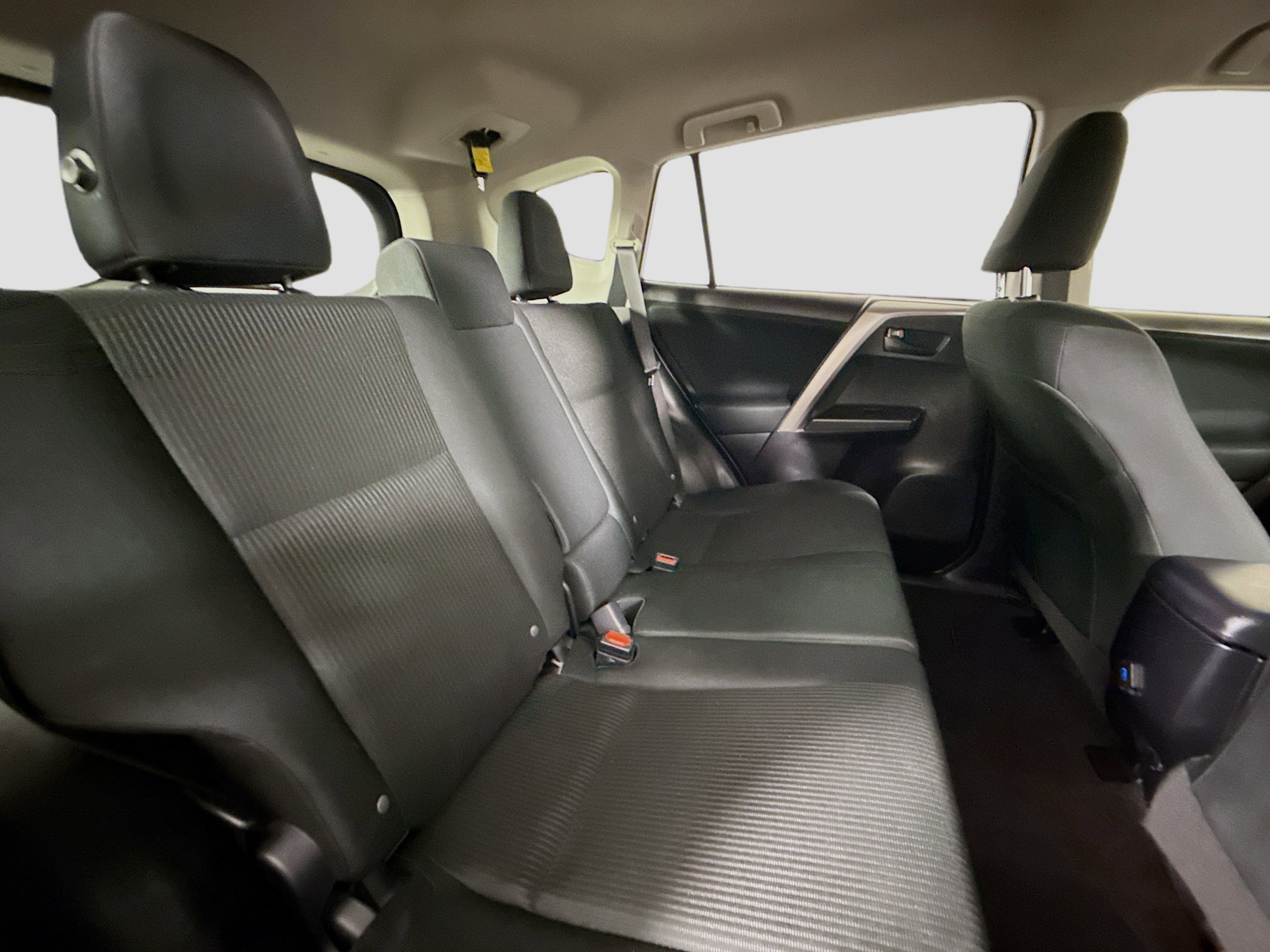 Used 2018 Toyota RAV4 LE image 26