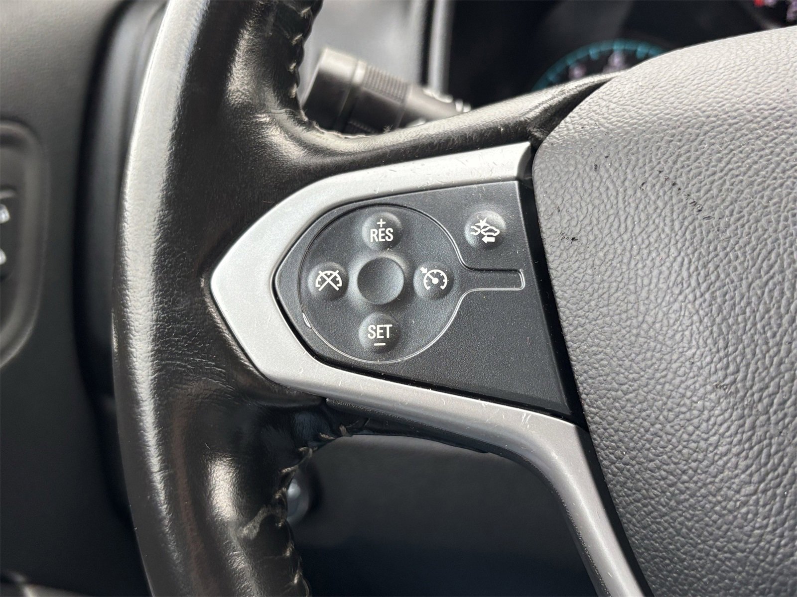 Used 2022 Chevrolet Colorado LT w/ Fleet Safety Package image 26