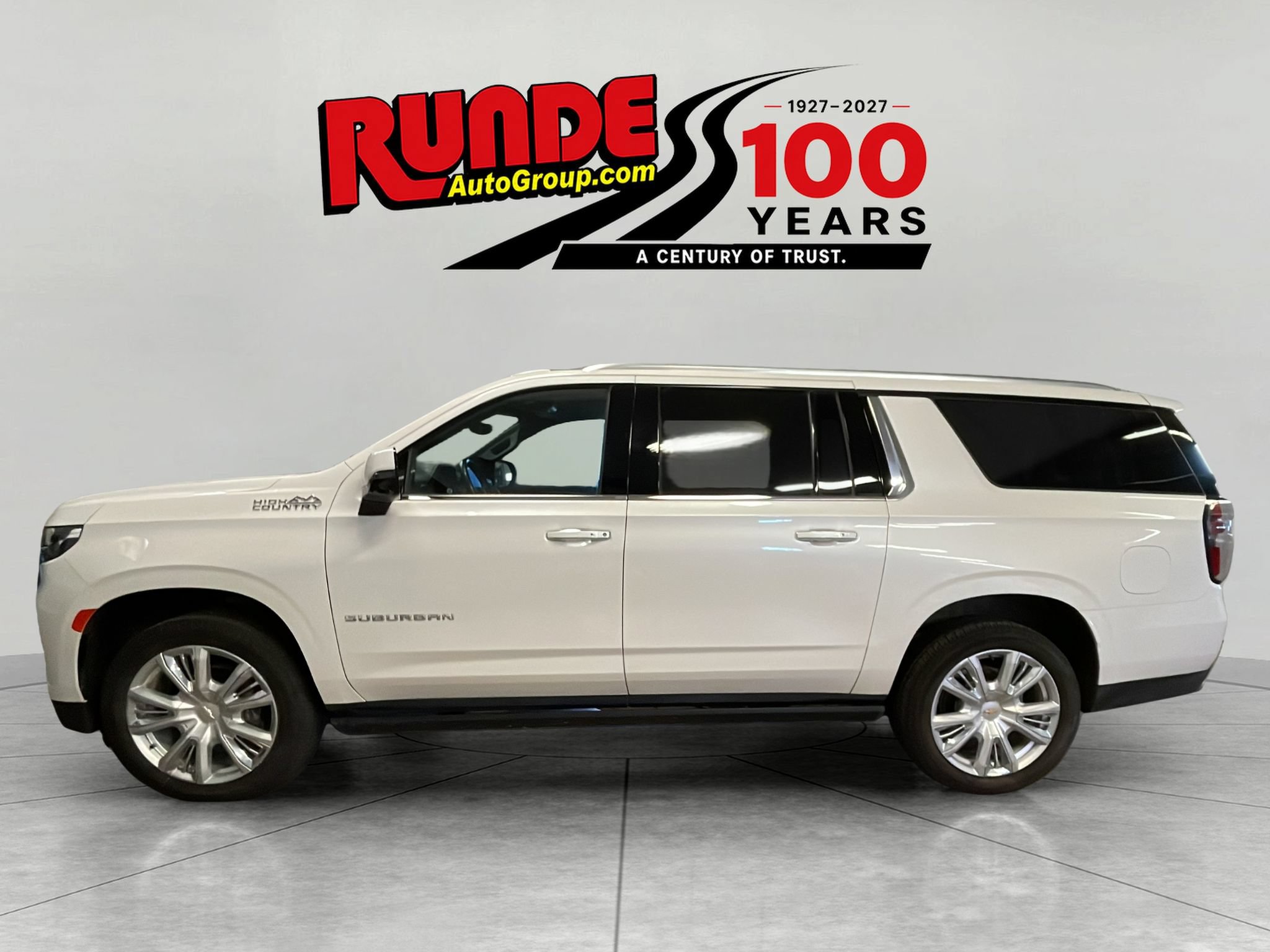Used 2024 Chevrolet Suburban High Country AWD/4WD image 3