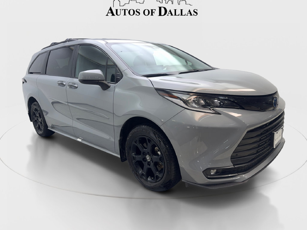 Used 2025 Toyota Sienna XLE Woodland Edition AWD/4WD image 5