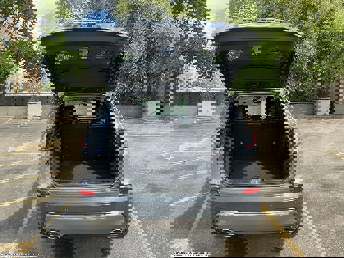 Used 2019 Jeep Cherokee Limited w/ Technology Group image 12