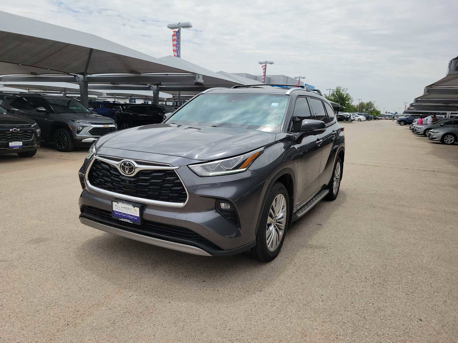 Used 2025 Toyota Highlander Platinum AWD/4WD image 4