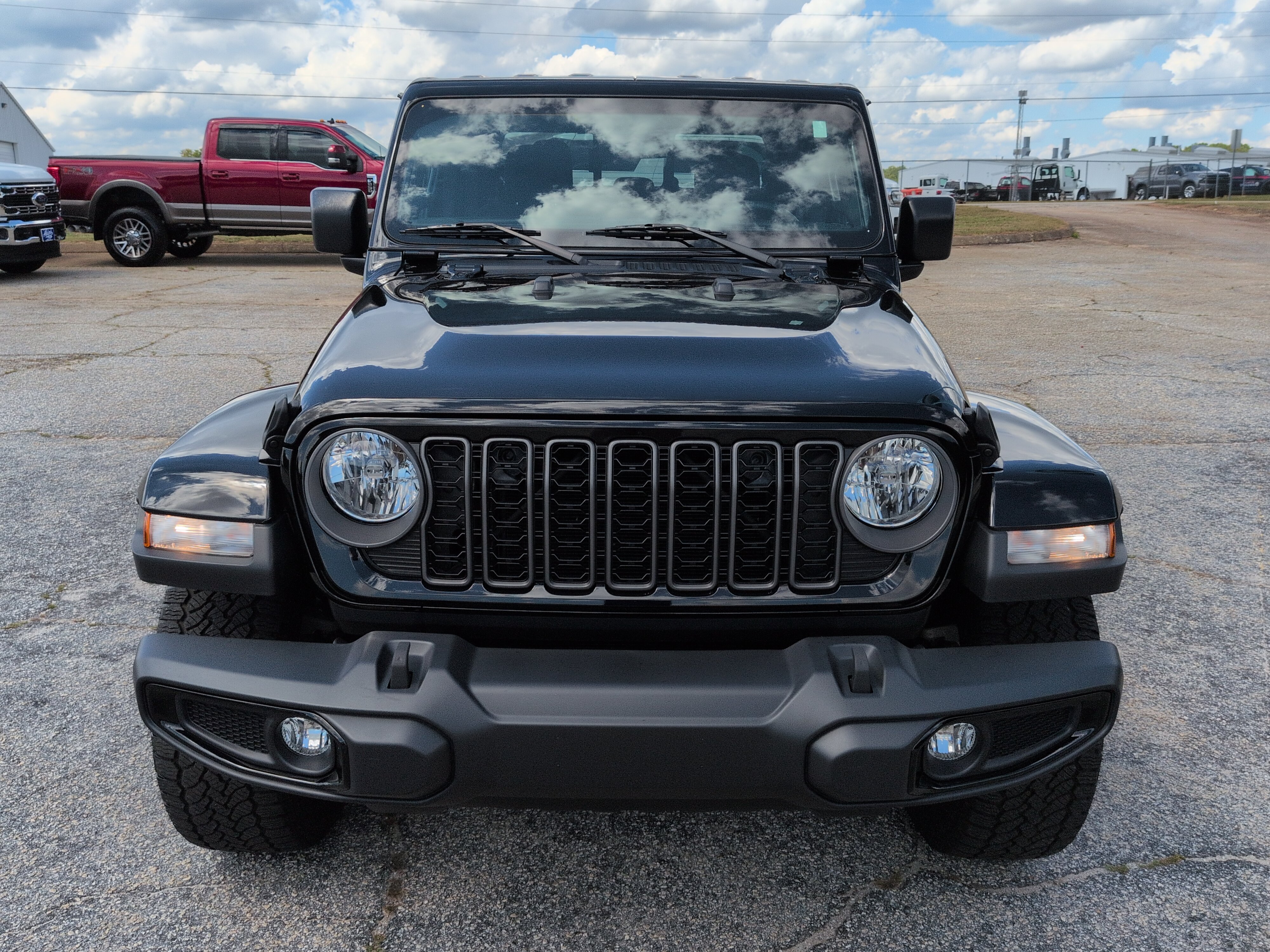 Used 2025 Jeep Gladiator Sport AWD/4WD image 7