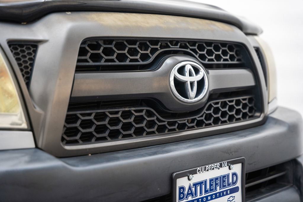 Used 2011 Toyota Tacoma 4x4 Regular Cab image 11