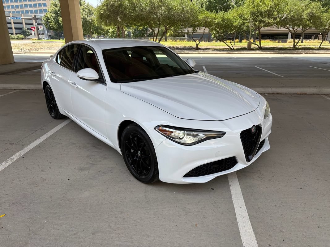 Used 2018 Alfa Romeo Giulia AWD image 3