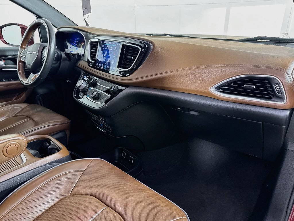 Used 2020 Chrysler Pacifica Limited FWD image 38