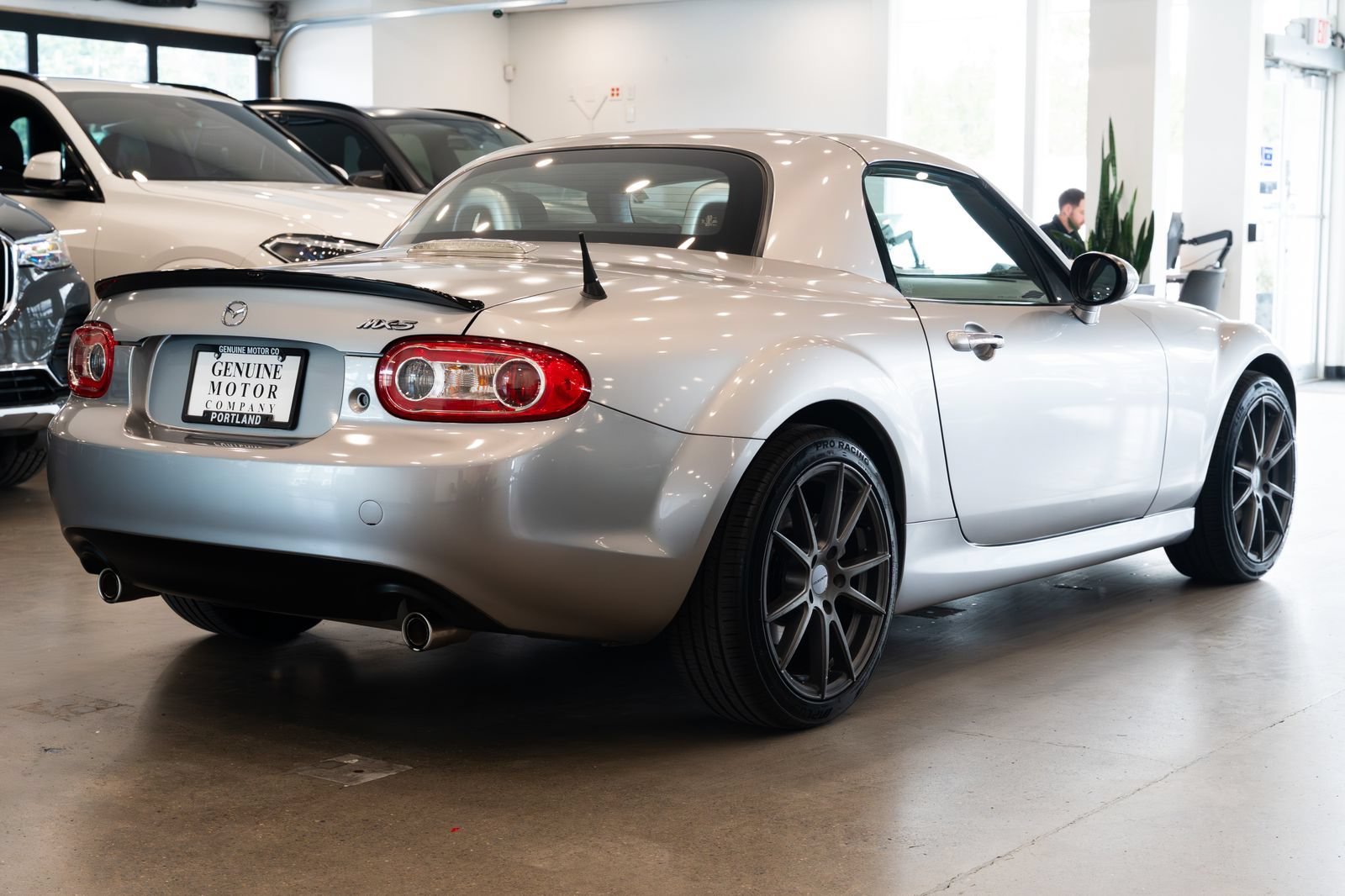 Used 2010 MAZDA MX-5 Miata Touring RWD image 4