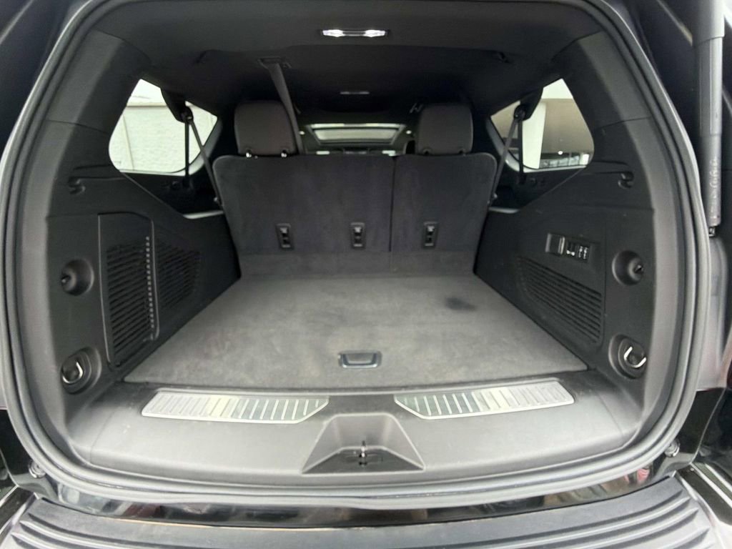 Used 2021 GMC Yukon XL Denali w/ Denali Premium Package image 13