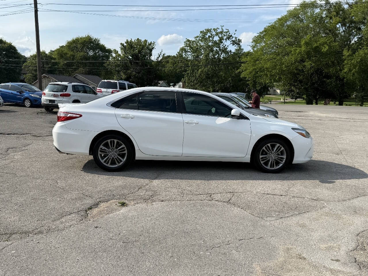 Used 2017 Toyota Camry SE FWD image 7