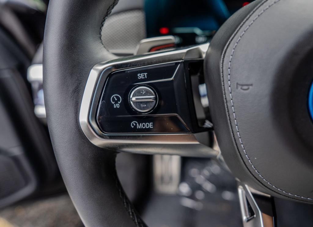 Used 2023 BMW i7 xDrive60 AWD/4WD image 6