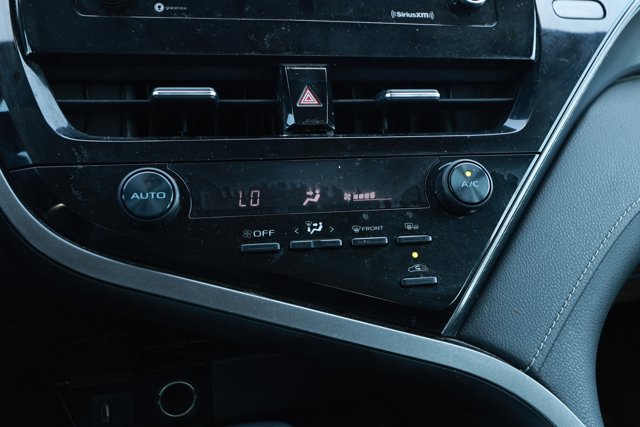 Used 2021 Toyota Camry SE w/ Convenience Package FWD image 18