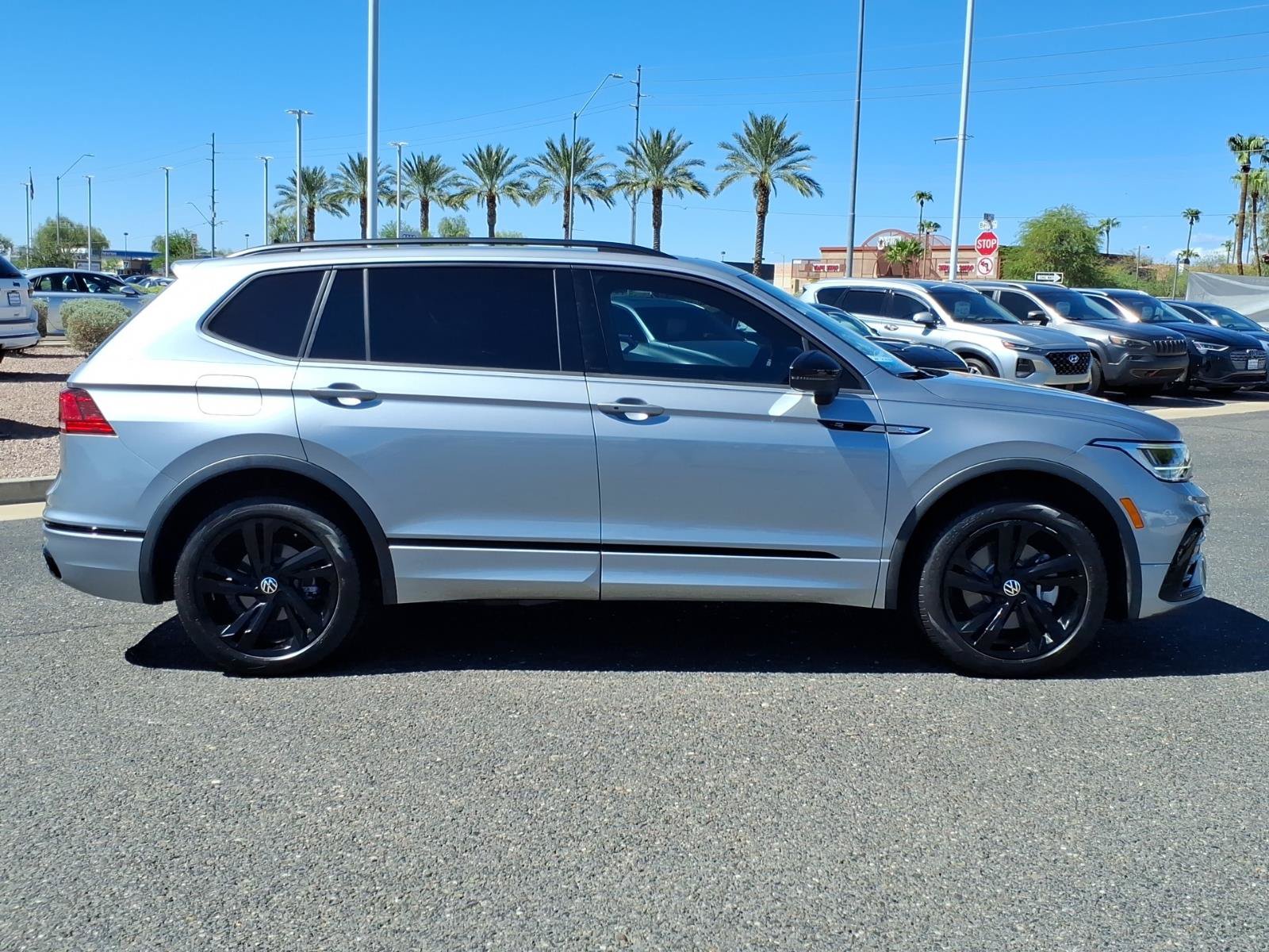 Certified 2023 Volkswagen Tiguan SE R-Line FWD image 8