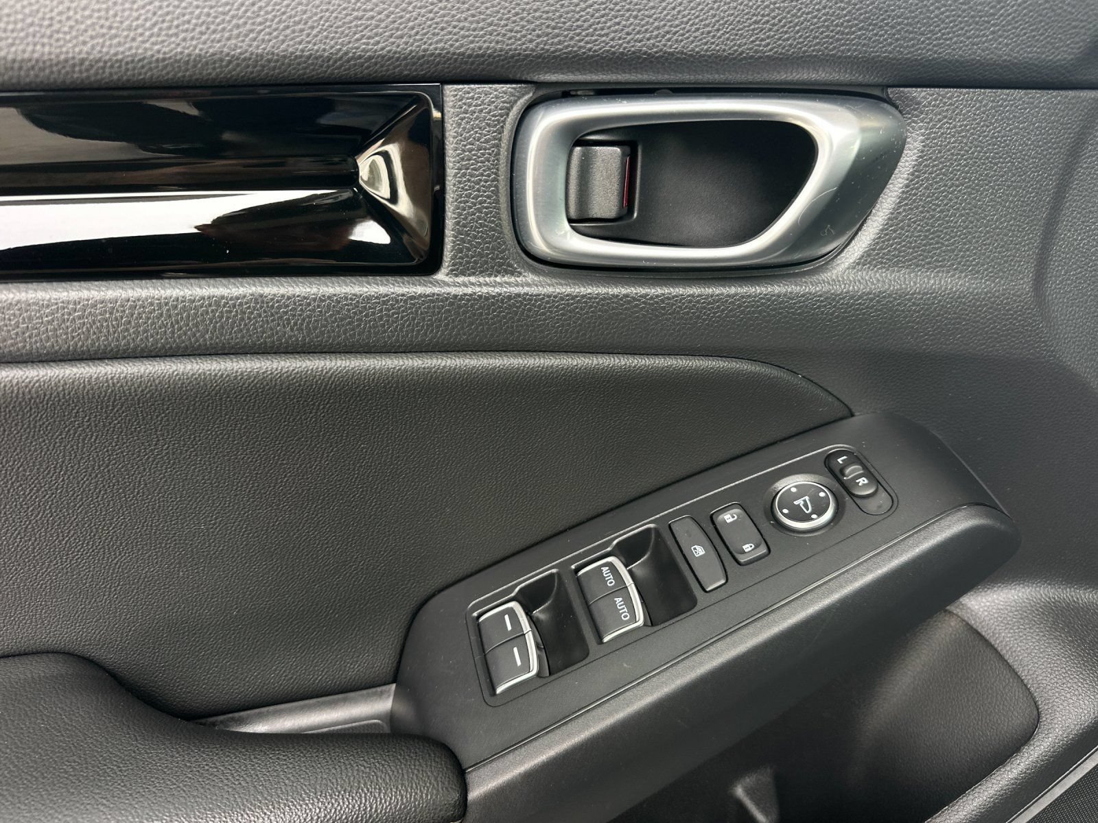 Used 2023 Honda Civic EX-L image 10