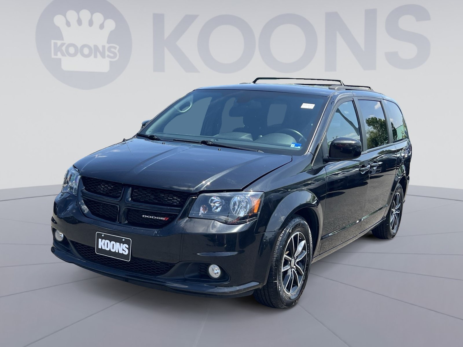 Used 2019 Dodge Grand Caravan SE FWD image 1