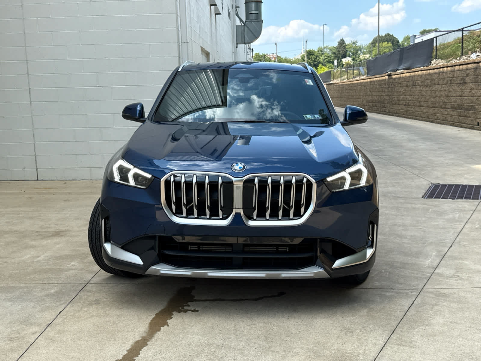 Used 2025 BMW X1 xDrive28i w/ Convenience Package AWD/4WD image 2