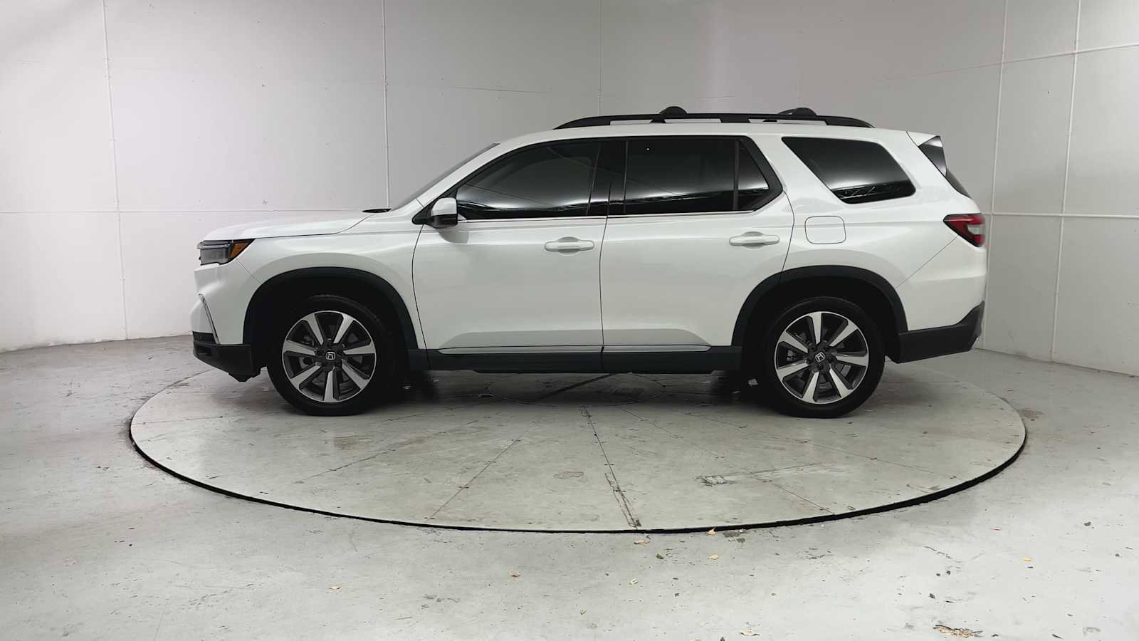 Used 2023 Honda Pilot Touring image 5