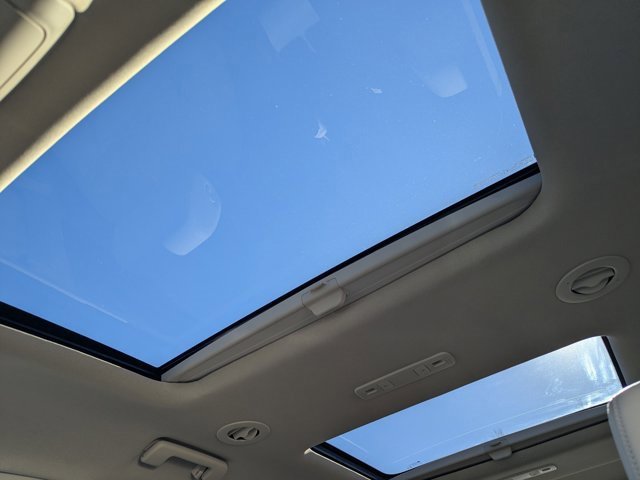 Used 2023 GMC Acadia Denali image 28