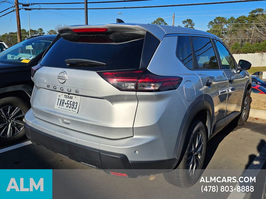 Used 2024 Nissan Rogue S image 11
