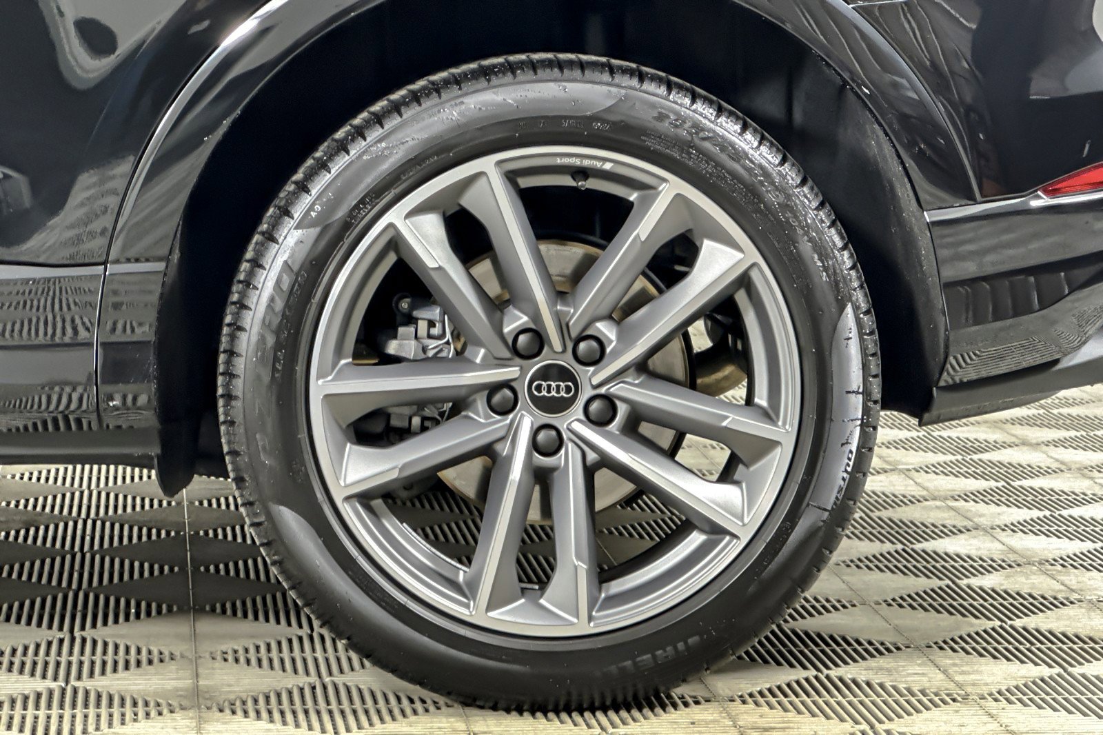 Used 2025 Audi Q3 2.0T Premium image 24