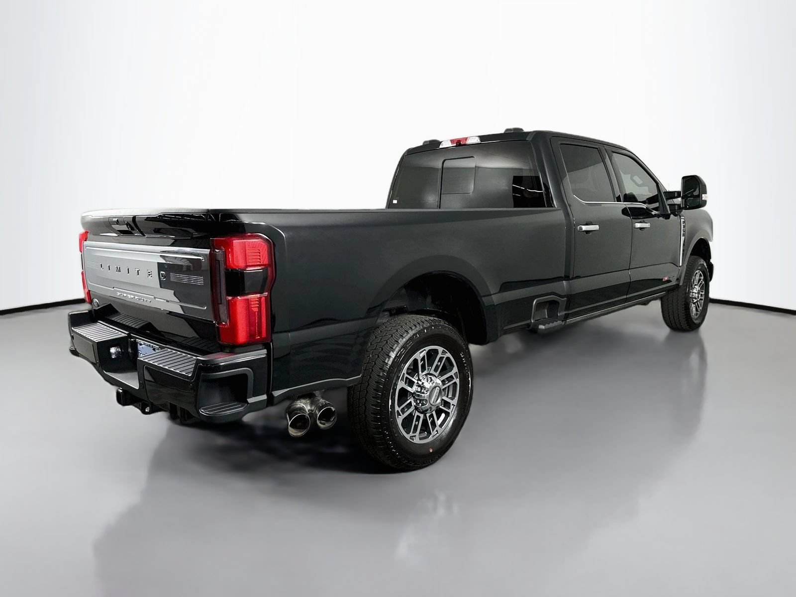 Used 2023 Ford F350 Limited w/ FX4 Off-Road Package AWD/4WD image 8