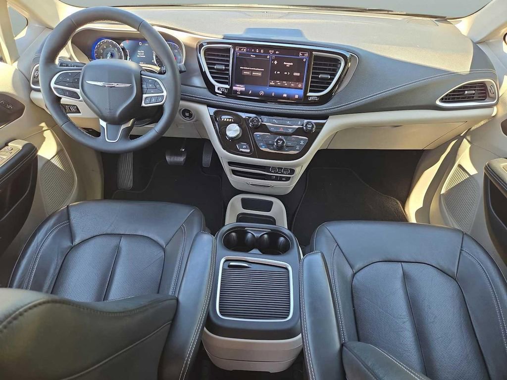 Used 2022 Chrysler Pacifica Touring-L FWD image 15