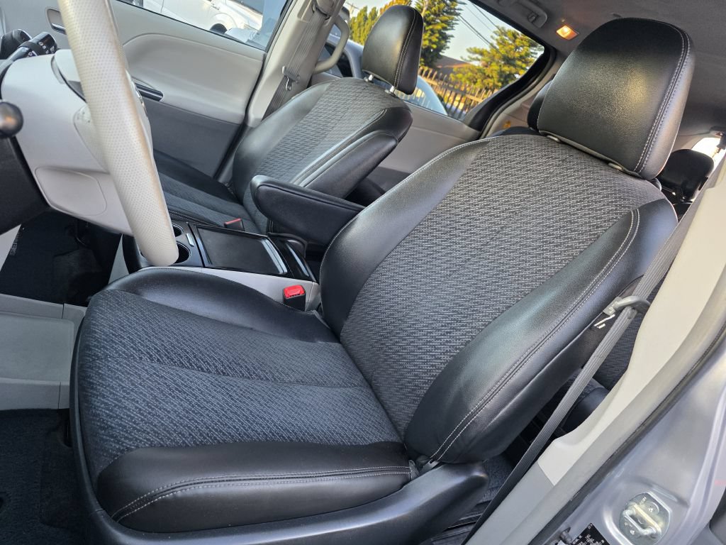 Used 2014 Toyota Sienna SE FWD image 20
