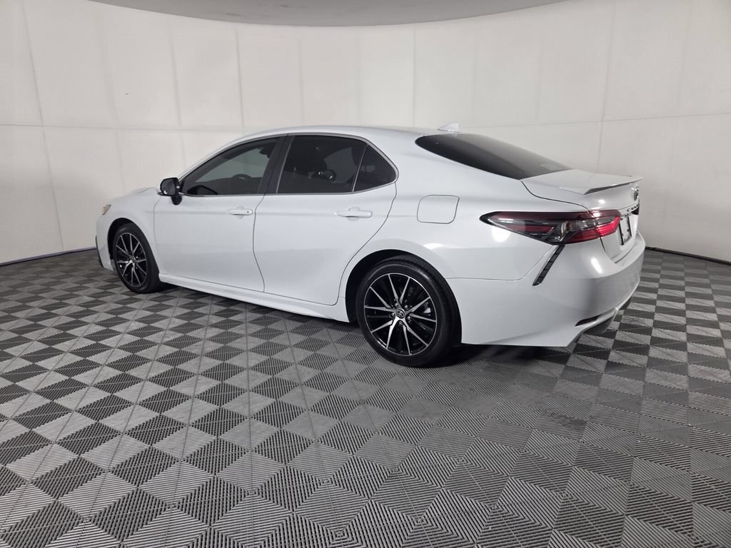 Used 2024 Toyota Camry SE FWD image 7