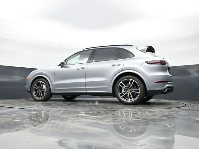 Used 2020 Porsche Cayenne Turbo AWD/4WD image 46