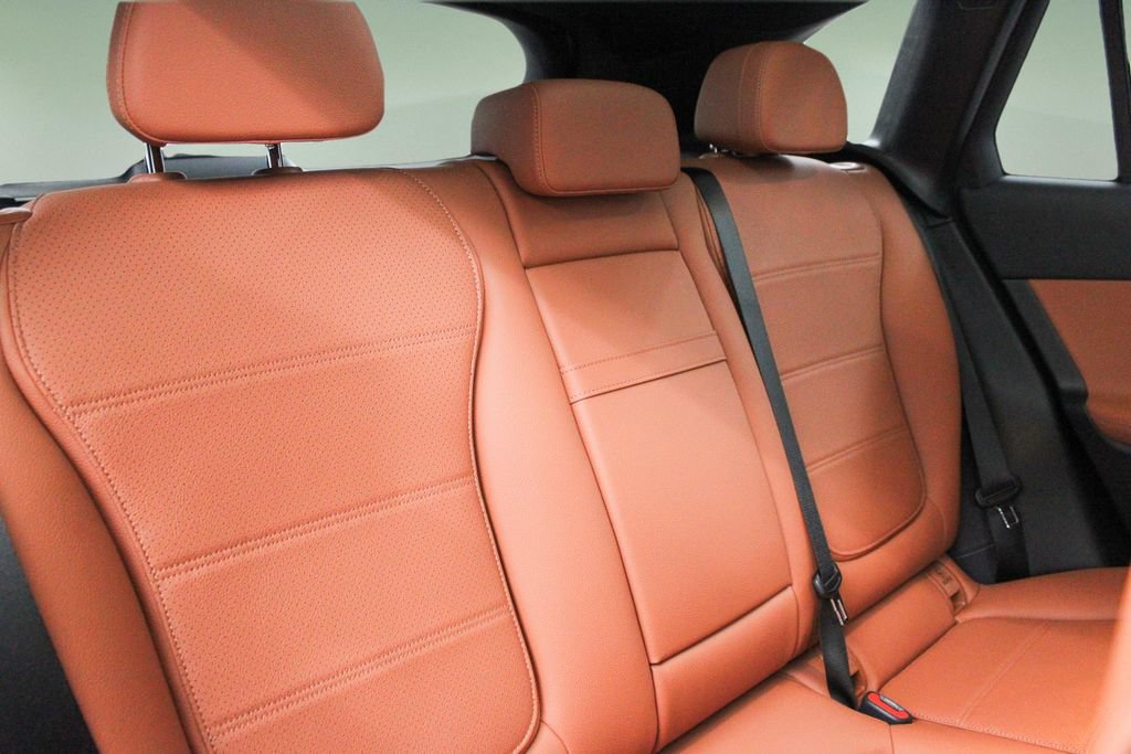 Used 2026 Mercedes-Benz GLC 300 4MATIC image 28