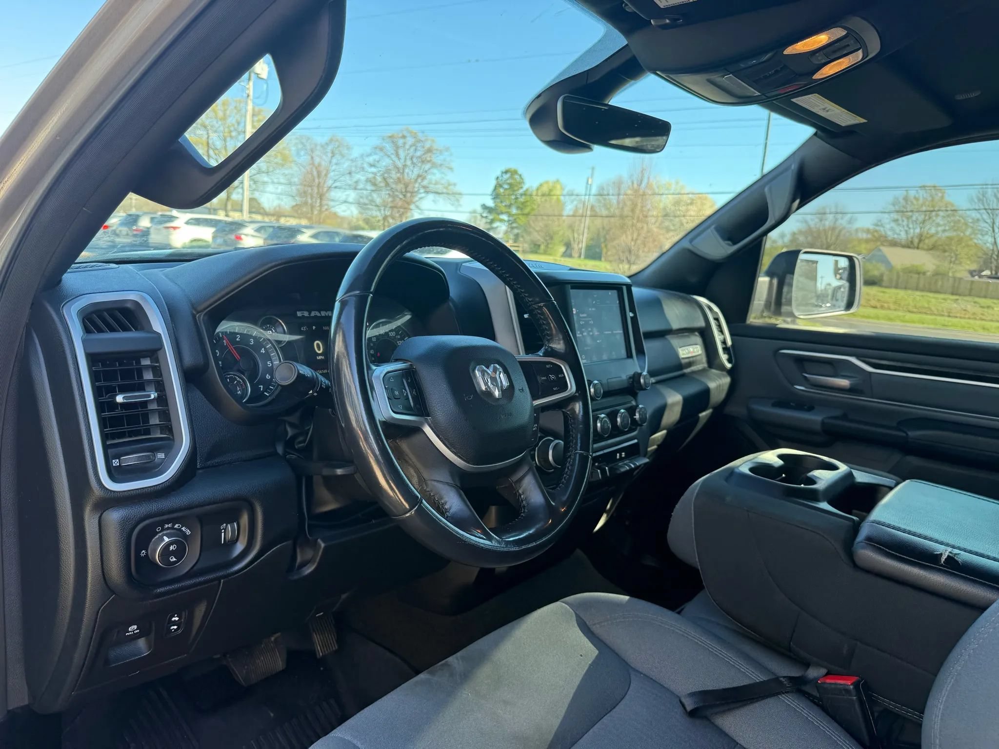 Used 2022 RAM 1500 4x4 Crew Cab image 9