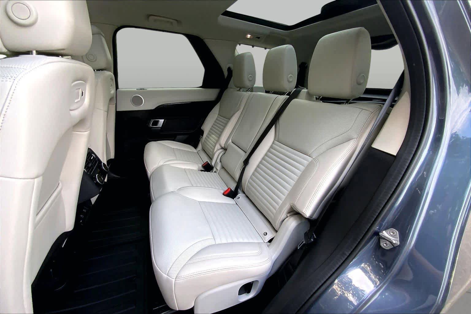 Used 2025 Land Rover Discovery S AWD/4WD image 19