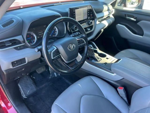 Used 2022 Toyota Highlander XLE image 16